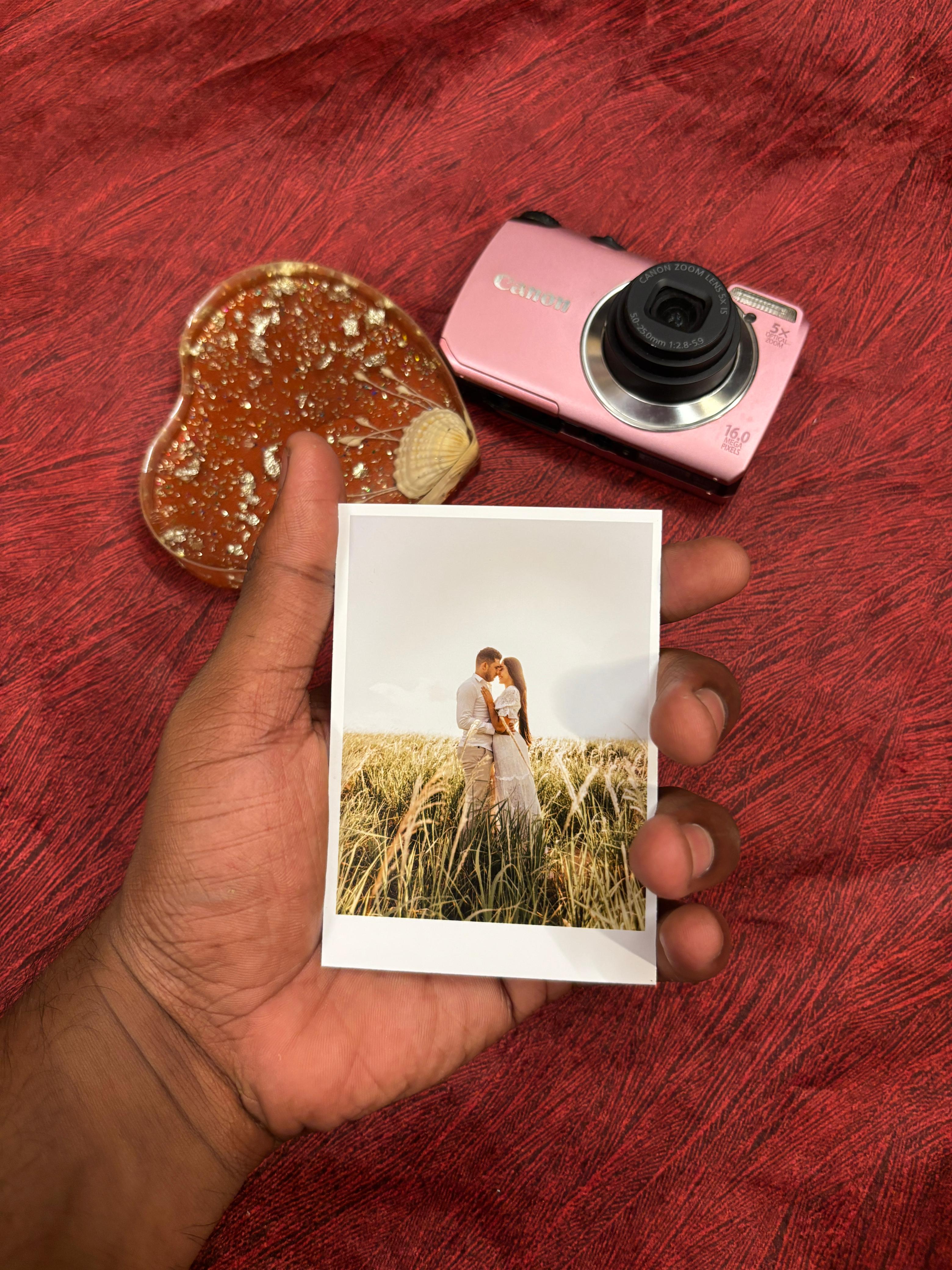 MEDIUM POLAROIDS